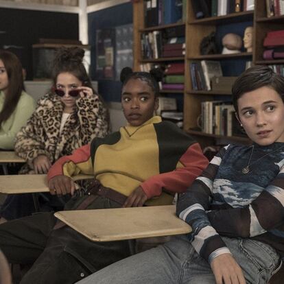 Cailee Spaeny, Gideon Adlon, Lovie Simone y Zoey Luna en 'Jóvenes y brujas'.