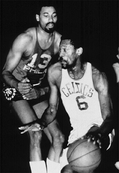 Wilt Chamberlain no slo ha sido el nico jugador en alcanzar los 100 puntos en un nico partido (frente a los New York Knicks en Marzo de 1962), sino que tambin es el que ms puntos logr en una temporada (4029, en la 61/62), y el que ms rebotes captur (2149, en la 60/61).