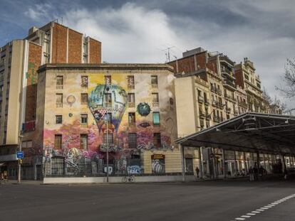 Triple façana de l’edifici de 1864, al carrer Urgell, que reemplaçarà un de nou de Barclays Bank