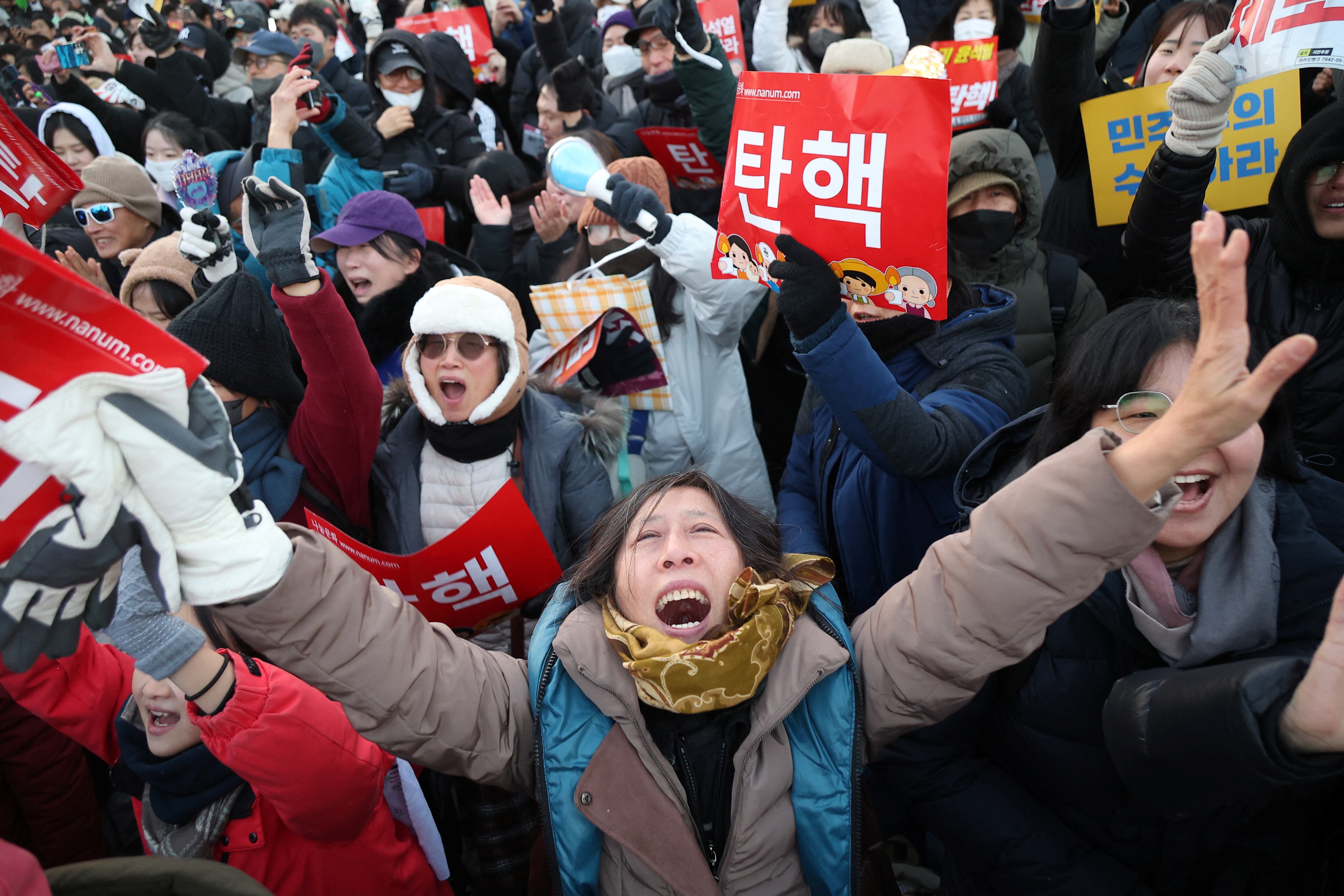 El Parlamento de Corea del Sur vota a favor de la destitución del presidente por declarar la ley marcial