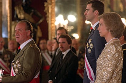 Los Reyes, el príncipe Felipe y José María Aznar, durante la celebración de la Pascua Militar.