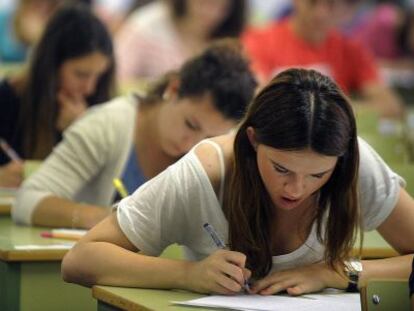 Estudiantes haciendo la prueba del selectivo.