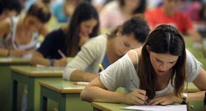 Estudiantes haciendo la prueba del selectivo.