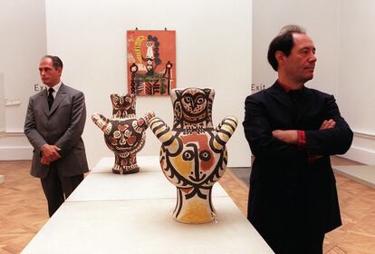 El nieto de Picasso (izquierda) y Claude, hijo del genio malagueño, en una exposición en la Royal Academy de Londres en 1998.