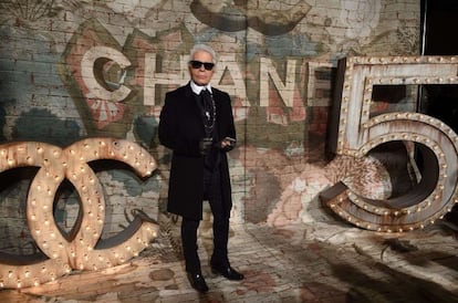Karl Lagerfeld en uno de los últimos desfiles de Chanel a los que acudió en vida. 