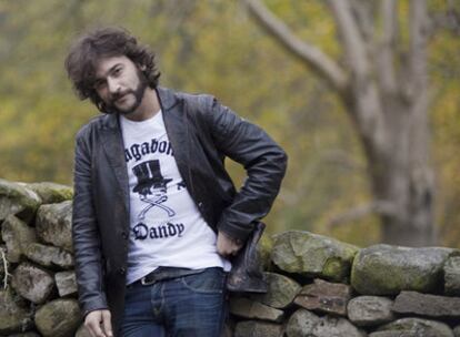 Quique González, en un paraje de la campiña de Vega de Pas (Cantabria).