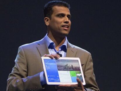 Nanda Ramachandran, vice-presidente de Samsung, apresenta o tablet de 12 polegadas.