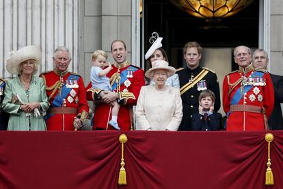 Como en las grandes ocasiones, Isabel II saldrá al cumplir 90 años al balcón de palacio de Buckingham junto a los miembros de su numerosa familia.
