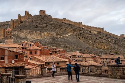 La muralla y el pueblo de Albarracín, en la provincia de Teruel.