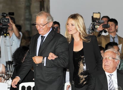 Isak Andic junto a Kate Moss en el año 2012, en una de las ediciones de los premios Mango Fashion Awards.