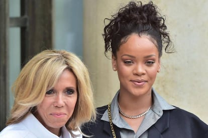 Brigitte Macron y la cantante Rihanna en el El&iacute;seo 