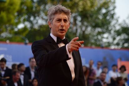 Alexander Payne llega al estreno de gala de su película 'Una vida a lo grande'.