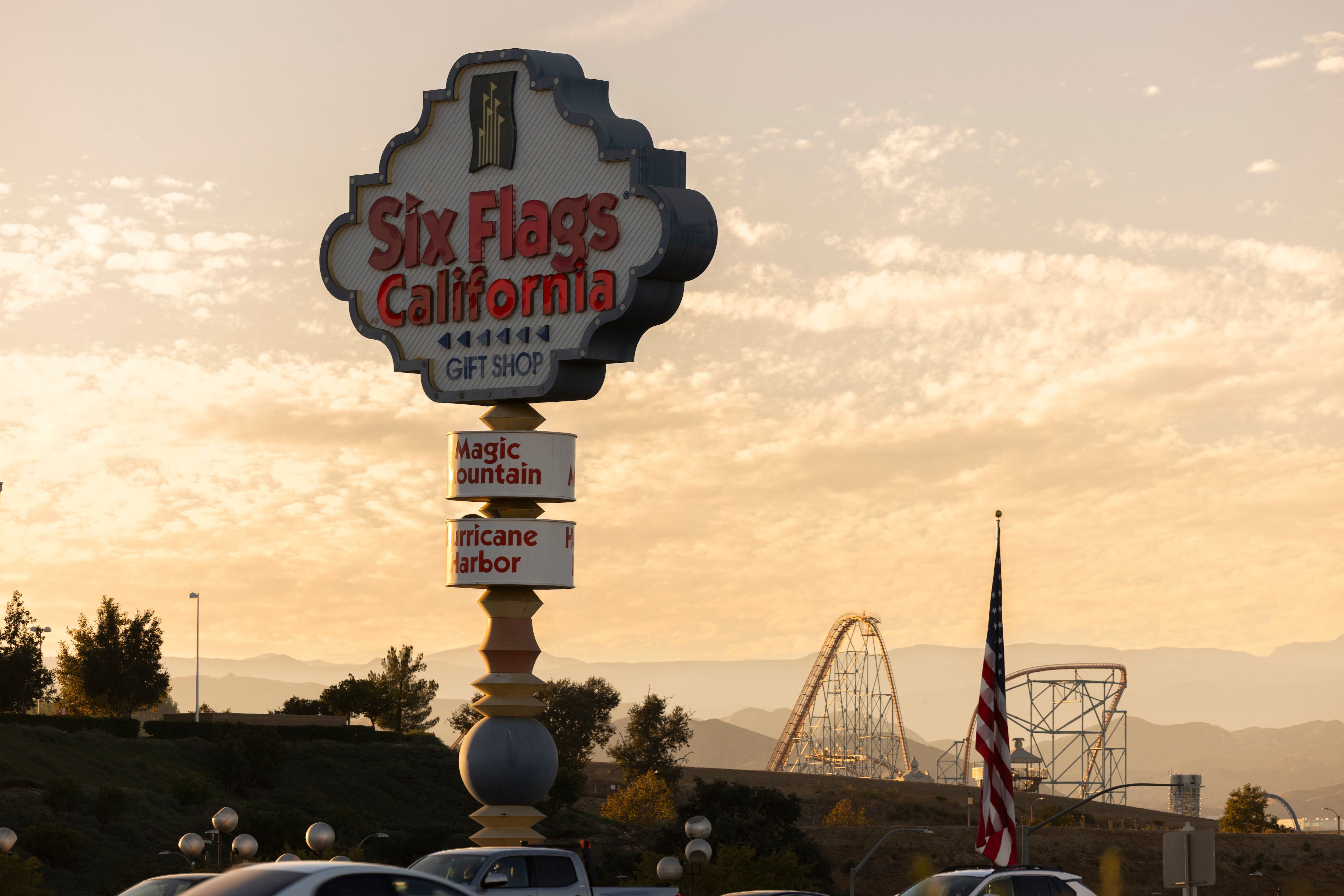 Six Flags clausura la montaña rusa ‘X2’ en California tras reportes sobre un posible riesgo de daño cerebral