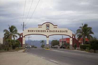 Puerta de entrada al municipio de Badiraguato, donde está La Tuna, lugar de nacimiento de Guzmán, y donde han nacido otros históricos capos mexicanos como Rafael Caro Quintero, Ernesto Fonseca, alias Don Neto, o Amado Carillo Fuentes, El señor de los cielos.