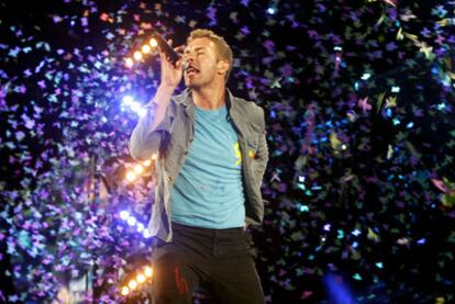 Chris Martin, líder de Coldplay, en el concierto que ofreció anoche en Madrid.