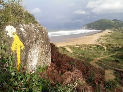 La playa de Berria, vista desde El Bruso