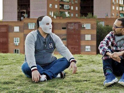 El Flako (izquierda) y Siminiani, en un fotograma de 'Apuntes para una película de atracos'.