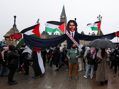 Defensores de un alto el fuego en Gaza se manifiestan en Ottawa, sede del Gobierno federal, el 9 de marzo.