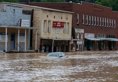 El gobernador de Kentucky, Andy Beshear, ha declarado que es una de las peores inundaciones en la historia del estado. 