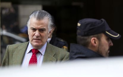 El extesorero del PP Luis Bárcenas abandona la Audiencia Nacional.