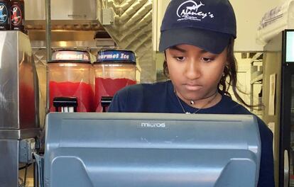 Sasha Obama, no primeiro trabalho de verão.