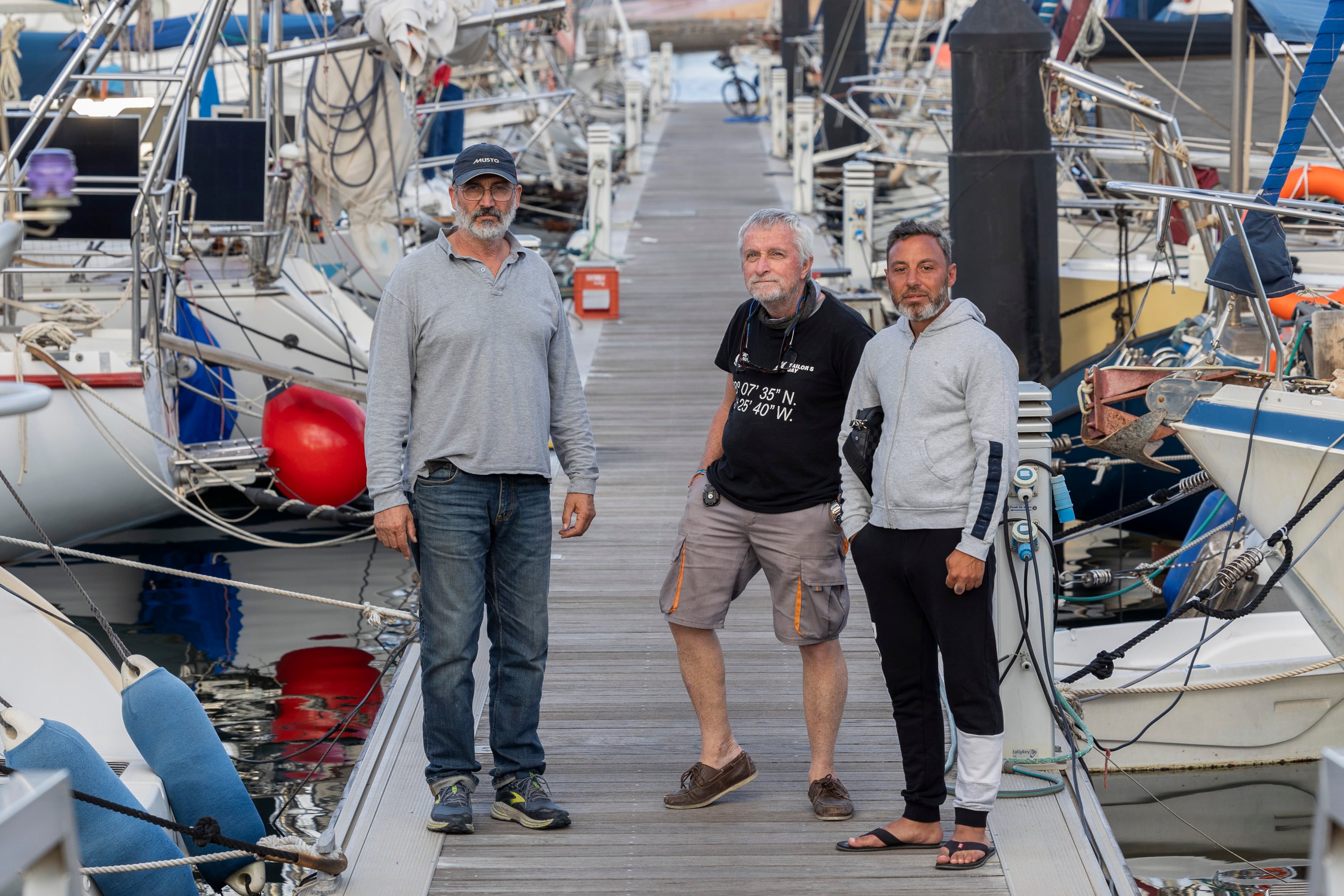 Antonio Pérez, Nin y José Juan Santos, este jueves en el Muelle Deportivo de Las Palmas de Gran Canaria.