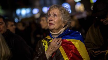 Una mujer llorando durante una manifestaci&oacute;n en Barcelona, el pasado 16 de noviembre en Barcelona. 