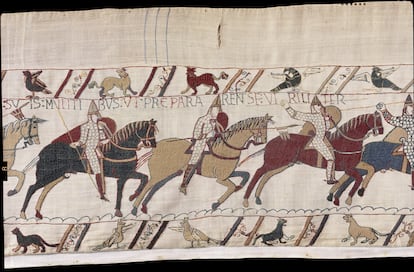 Una sección del Tapiz de Bayeux, joya del arte medieval del siglo XI, conservada en la ciudad normanda.