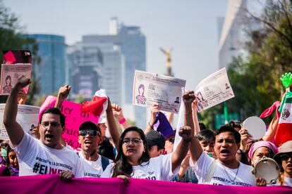 Marcha en defensa del INE sobre el Paseo de la Reforma en Ciudad de México