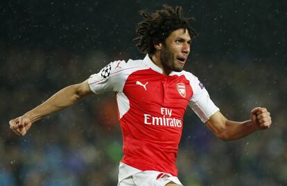 El jugador del Arsenal Mohamed Elneny celebra el primer gol ante el Barcelona.