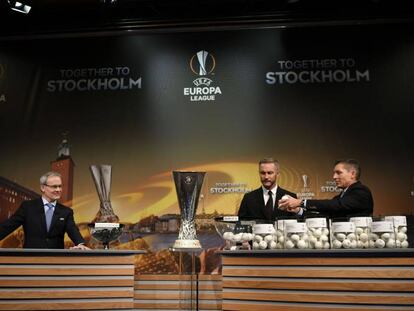 Un instante del sorteo de la Europa League celebrado en la localidad suiza de Nyon.