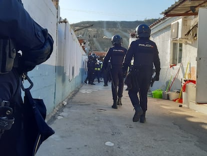 Registros esta mañana en Cañada Real para desmantelar plantaciones de marihuana.