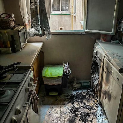 Así ha quedado la cocina de la vivienda incendiada en Torrejón de Ardoz.