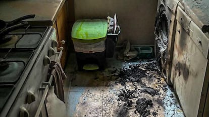 Así ha quedado la cocina de la vivienda incendiada en Torrejón de Ardoz.