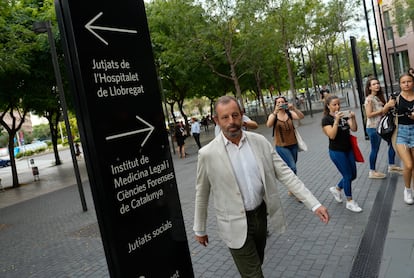 El expresidente del Barça Sandro Rosell, llega a la Ciutat de la Justicia donde este lunes se sienta en el banquillo acusado de defraudar 230.591 euros a Hacienda en 2012.