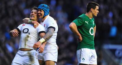 Los jugadores ingleses celebran una jugada ante Irlanda.