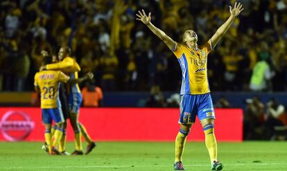 Los jugadores de Tigres festejan el triunfo.