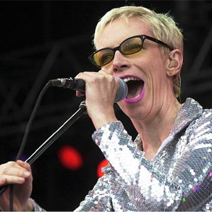 Annie Lennox, en un concierto en 2000.