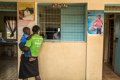 En el dispensario de Musitinyi, 33 bebés han completado la pauta de vacunación de cuatro dosis de la inmunización contra la malaria, según consta en sus libros de registro. A pesar de ser un número bajo, ya están notando los efectos positivos en la bajada de la incidencia de la enfermedad.