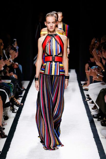 balmain juega a enseñar esconder