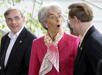 La ministra francesa Christine Lagarde, ayer en Osaka con el presidente del Banco Mundial, Robert Zoellick.