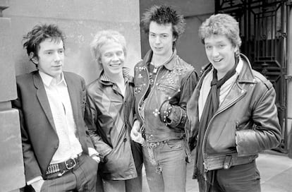 Johnny Rotten, drummer Paul Cook, bass guitarist Sid Vicious, born John Simon Ritchie, and guitarist Steve Jones, members of punk group the Sex Pistols