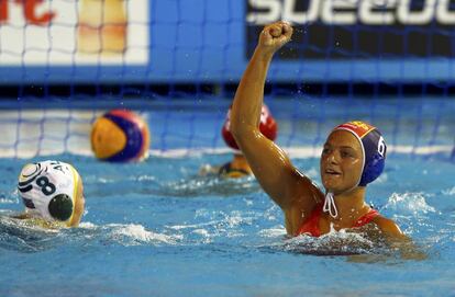 Jennifer Pareja celebra un gol de España en el Mundial de 2013.