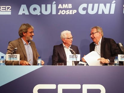 Josep Cuní, a la derecha, con Daniel Gavela, director general de la SER y Jaume Serra, director de SER Catalunya.