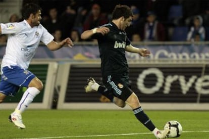 Higuaín marca el primer gol al Tenerife.