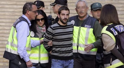 Miguel Carca&ntilde;o a su llegada al Hospital Miguel Servet de Zaragoza.