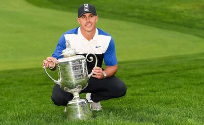 Koepka, con la copa Wanamaker.