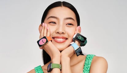 Mujer con la Xiaomi Mi Smart Band 7 Pro