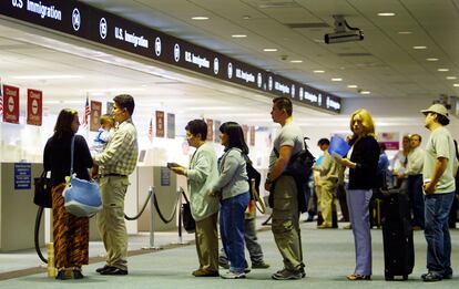 Un control de inmigración en el aeropuerto de Miami.