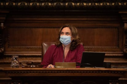 L'alcaldessa de Barcelona, Ada Colau, durant el ple d'octubre.